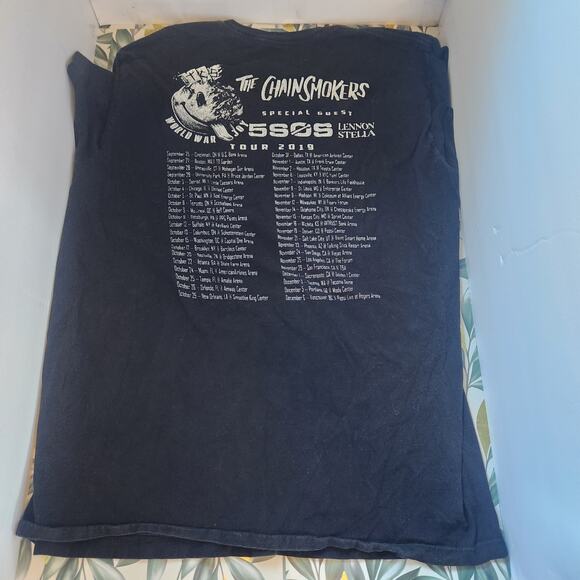 The Chainsmokers World War Joy Tour 2019 5SOS Lennon Stella T - Picture 3 of 4